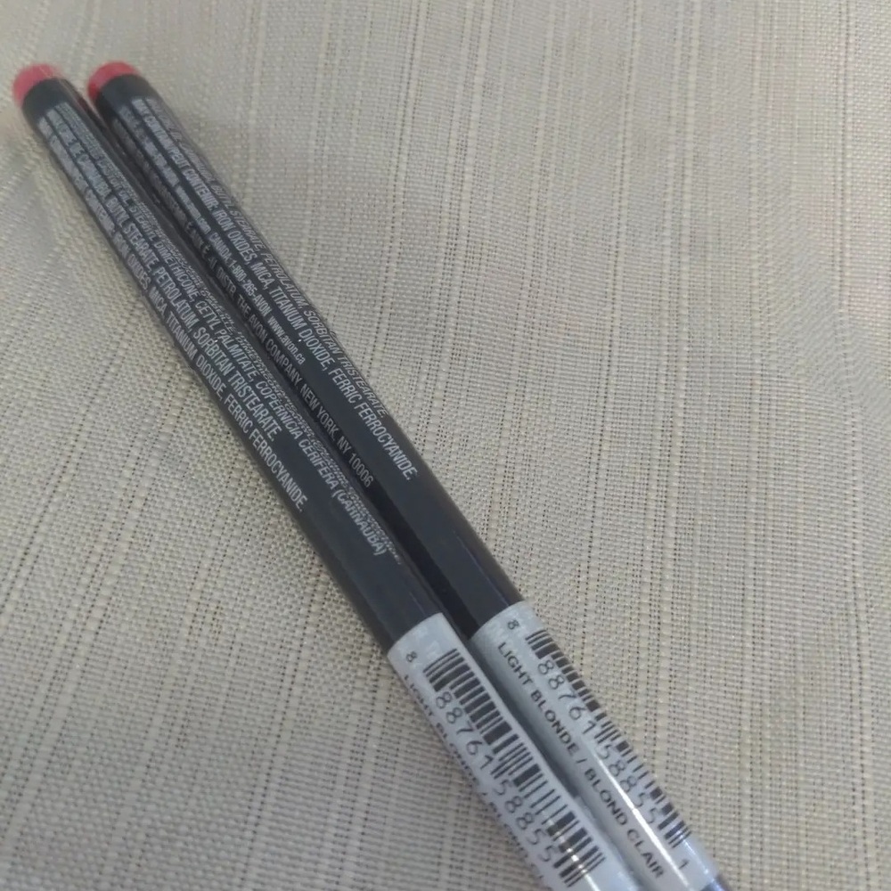 Light Blonde Brow Defining Pencil